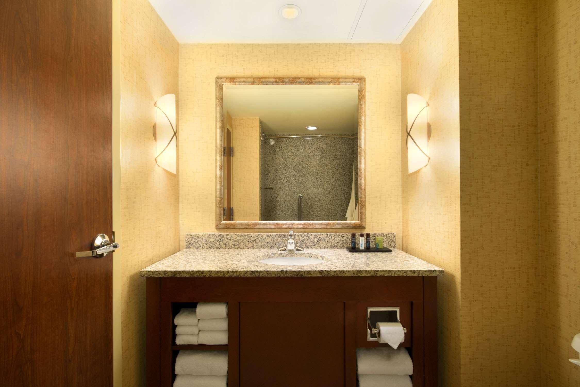 Embassy Suites By Hilton Norman Hotel & Conference Center Bilik gambar