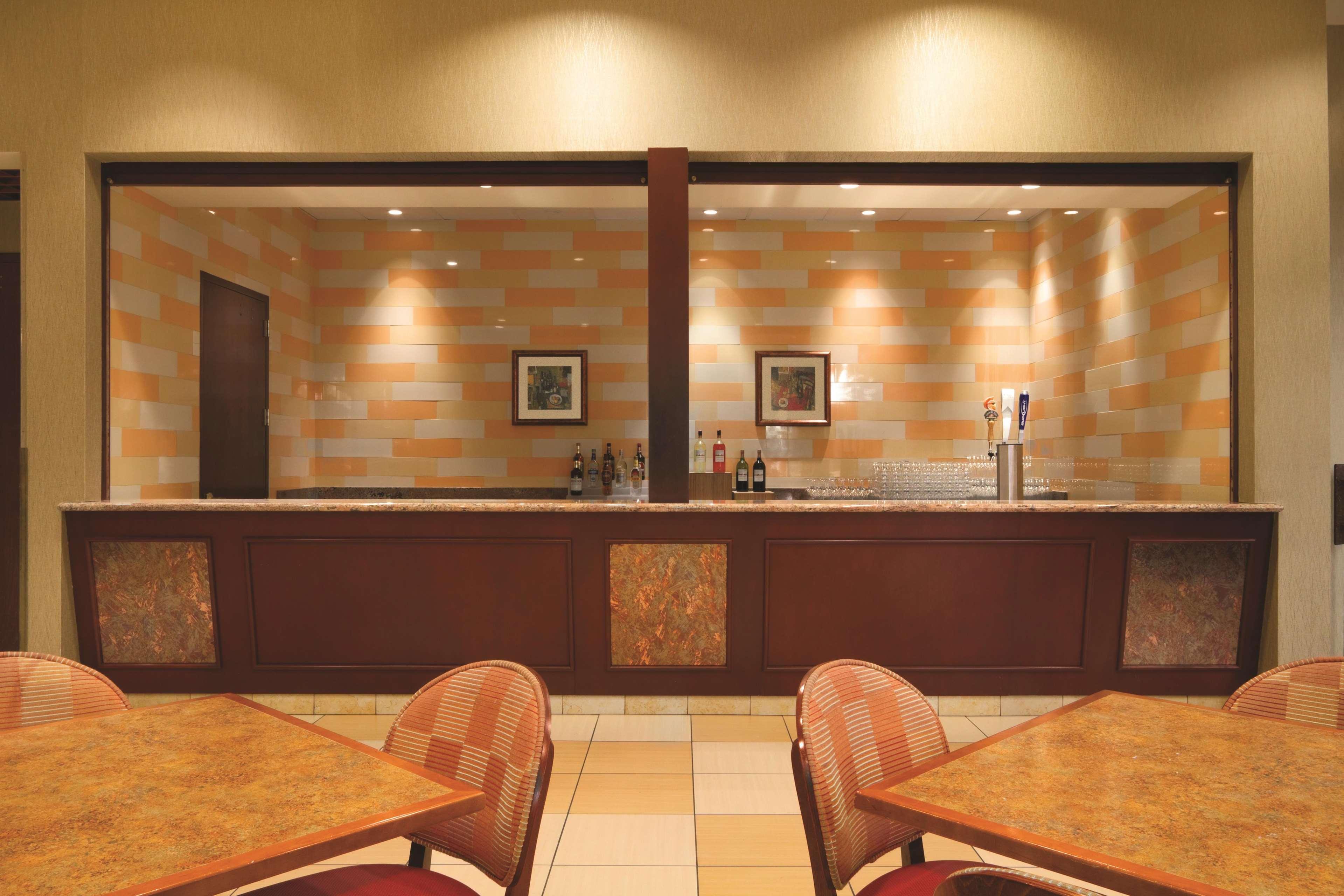 Embassy Suites By Hilton Norman Hotel & Conference Center Restoran gambar
